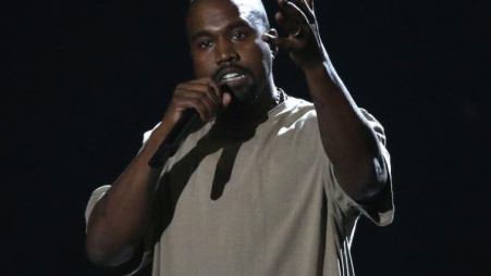 קניה וסט בטקס פרסי VMA (צילום: רויטרס)