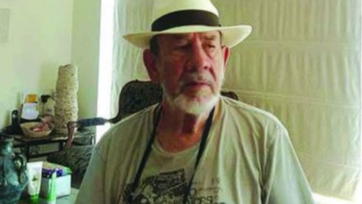 יצחק בן נר. "חלונות מאובקים ותקרות עם תחרות עכביש. חלל ענק שנראה כאסם ריק"