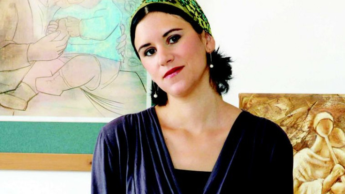 זוגית מאוד. אמילי עמרוסי (צילום: יהונתן שאול)