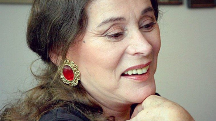 הסופרת אלונה פרנקל. צלם : יאיר לין 