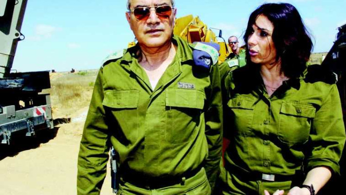 דן חלוץ עם השרה מירי רגב במהלך הלחימה. &quot;ועידת וינוגרד הייתה מפרסמת היום מסקנות שונות. צילום: ראובן קסטרו