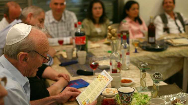 שולחן חג פסח. צילום: פלאש 90