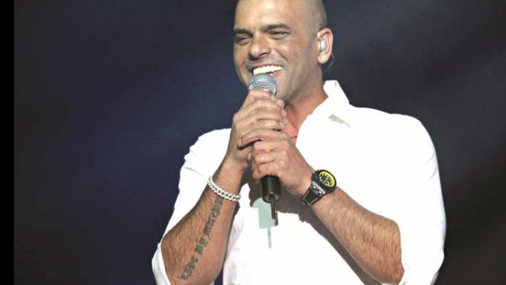 &quot;מכתב הפחדה&quot;. אייל גולן בהופעה. צילום: סיוון פרג' 