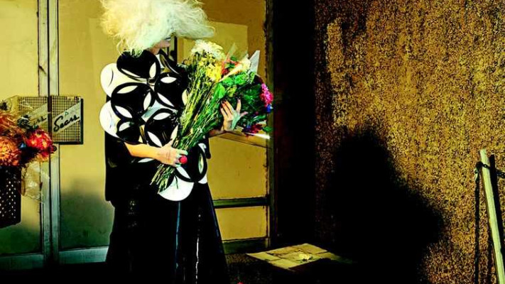 הזמרת סיה מתוך מגזין אינטרוויו