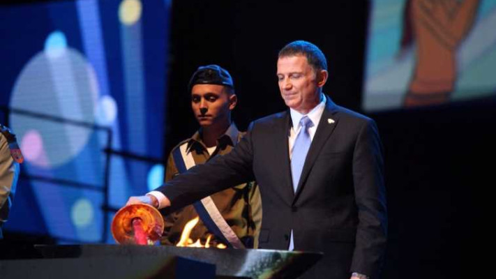 מפחד מביזיון. אדלשטיין בטקס יום העצמאות 