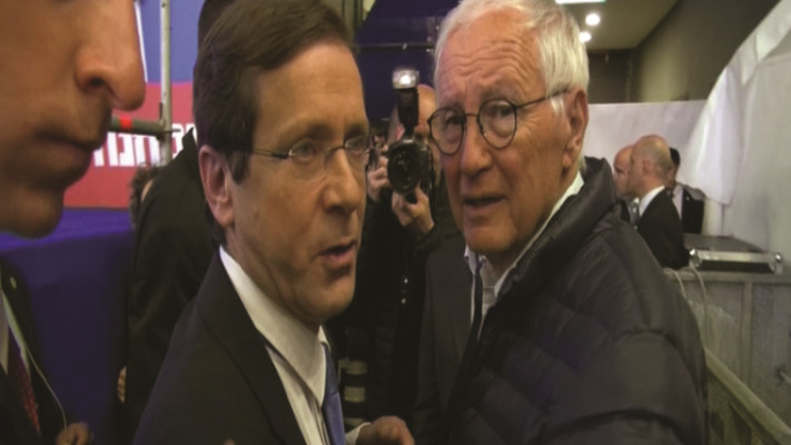 ראובן אדלר ויצחק הרצוג מתוך הסרט ב''המקור''