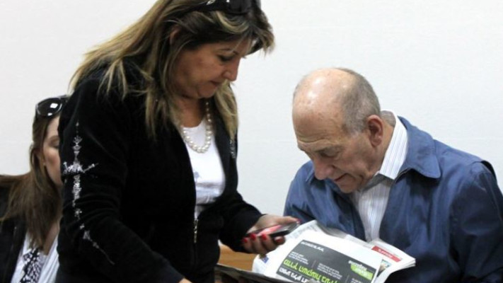 שולה זקן עם אהוד אולמרט. צילום: יוסי אלוני