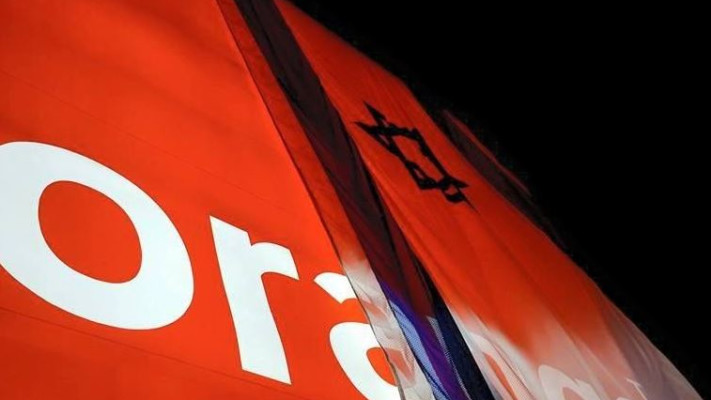 דגל ישראל על שלט אורנג' . צילום:פייסבוק ועד עובדי פרטנר