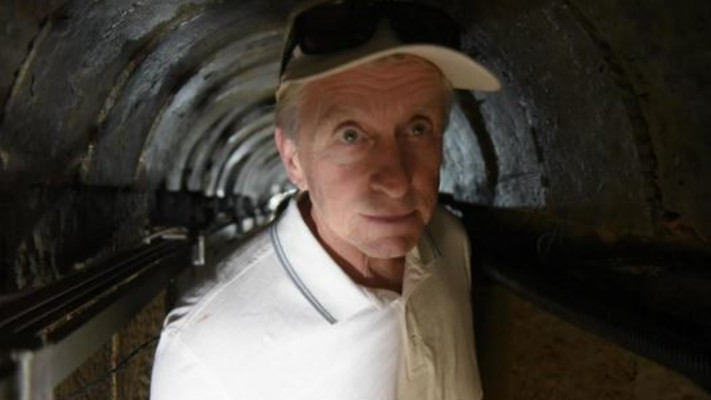 מייקל דאגלס במנהרת טרור בעוטף עזה (צילום: דובר צה''ל)