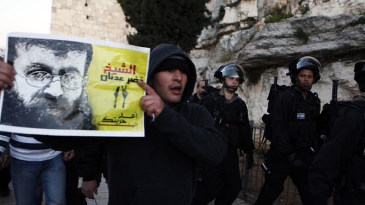 מפגין לשחרור חאדר עדנאן