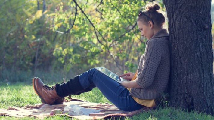 להיכנס לפייסבוק ולחפור. צילום: אינגאימג'