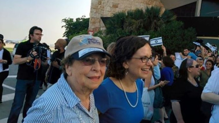 ח&quot;כ רחל עזריה עם סבתה. צילום: פייסבוק