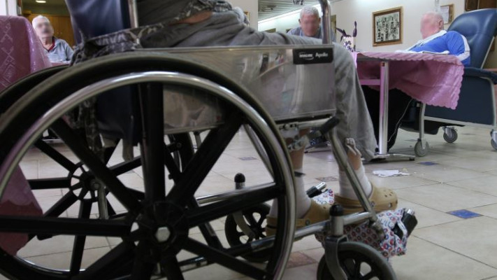 קשישים בבית אבות
