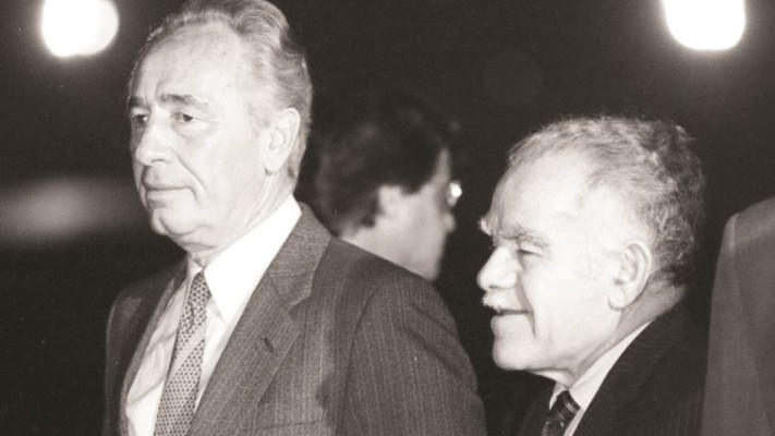 אמר על הטרור כי הוא מכניס הרגשה של תבוסתנות. יצחק שמיר ושמעון פרס. צילום: שמואל רחמני