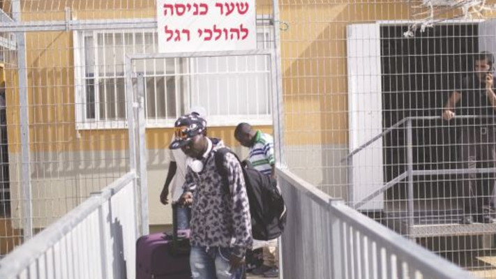 מבקשי מקלט משוחררים ממתקן חולות