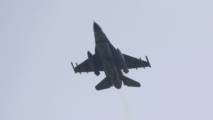 מטוס F16. חוצה את מהירות הקול