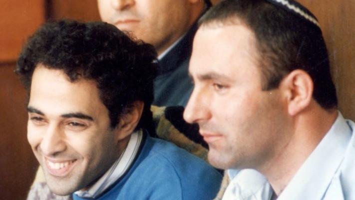 גאה במעשיו. עמיר במהלך המשפט. צילום: מוטי קמחי