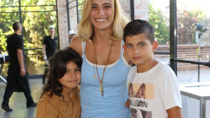 משפחתולוגיה. אילנית לוי עם אלין וליאם גולן