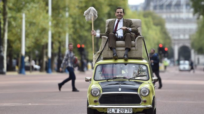 מיסטר בין בארמון בקינגהאם