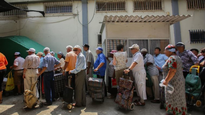 נזקקים, ארכיון. צילום: יונתן זינדל