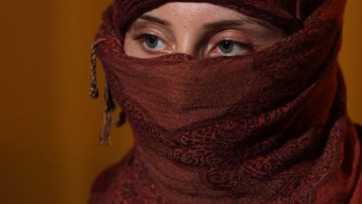 נערה יזידית. צילום מסך CNN 