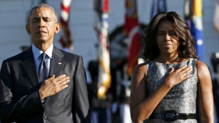 ברק ומישל אובמה בדקת דומיה לזכר קורבנות אסון התאומים