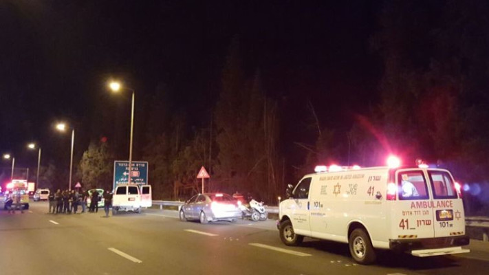 זירת הפיגוע בצומת גן שמואל. צילום ארכיון: אסף ברזינגר, תיעוד מבצעי מד&quot;א