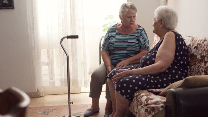 ניצולי שואה, התנדבות