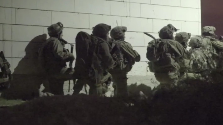 מעצר חשודים כחלק מהחיפושים. צילום: דובר צה&quot;ל