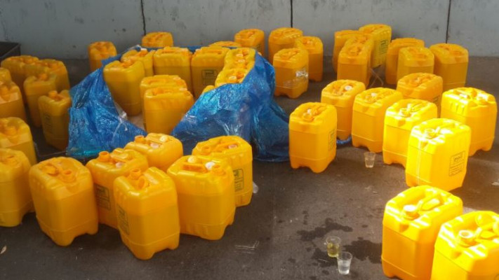 חומר כימי  שנתפס במעבר תרקומיא. צילום: רשות המעברים במשרד הביטחון