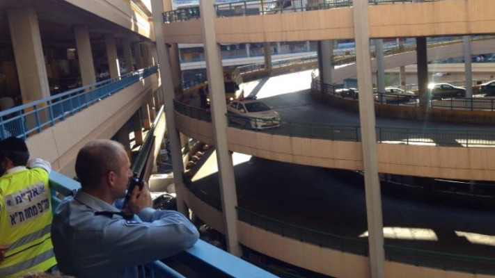 זירת הפיגוע בבניין פנורמה. צילום ארכיון: אבשלום ששוני