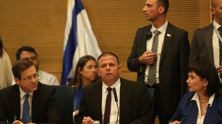 איתן כבל ויצחק הרצוג בדיון על מתווה הגז