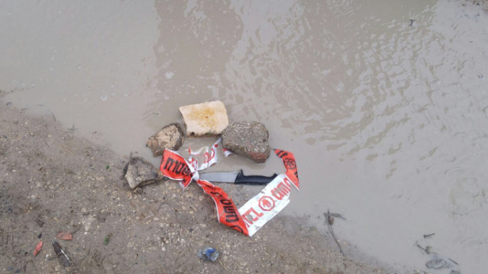 הסכין שנמצאה על הפלסטיני. צילום: קבוצת ביטחון שדה