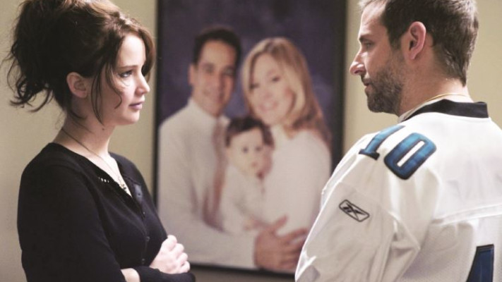 לורנס וקופר ב&quot;אופטימיות היא שם המשחק&quot;. צילום: יח&quot;צ