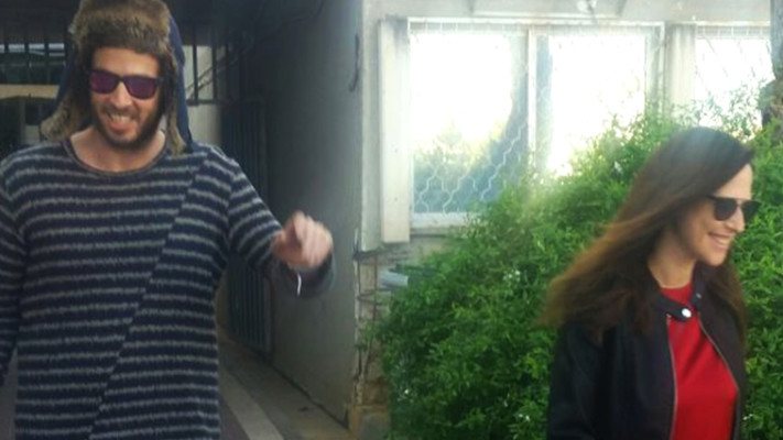 לוי ורוזנבלום יוצאים עם אנני מבית החולים. צילום גולשים