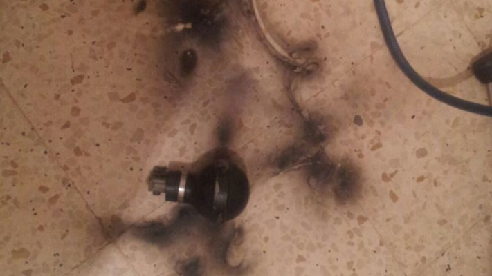 רימוני העשן שהושלכו לעבר הבית בביתילו. צילום: סוכנות מען