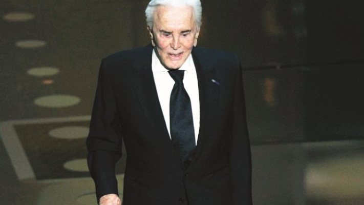 קירק דגלאס. התלהב מאוד מדליה לביא. צילום: רויטרס