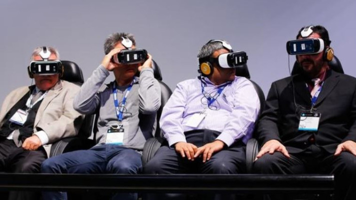משחקים במציאות וירטואלית בשבוע המשחקים של פריז, שנערך בחודש שעבר. צילום: רויטרס