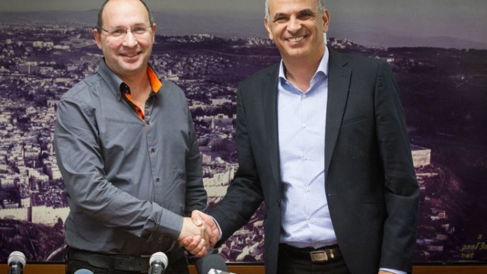 "אני לא מתחנן לאוצר. הקלפים אצלם". ניסנקורן וכחלון. צילום: משרד האוצר