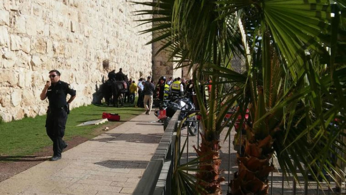 זירת פיגוע הדקירה בשער יפו. צילום: עזרה ענתבי קבוצת מדברים תקשורת