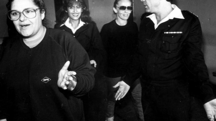 גרנות (משמאל) עם חוה יערי