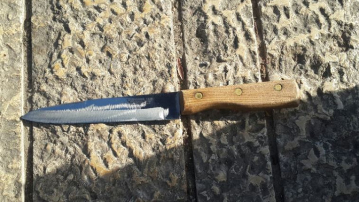 הסכין ששימשה בניסיון הפיגוע בכיכר צה&quot;ל. צילום: חטיבת דובר המשטרה