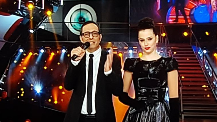 קורין גדעון וארז טל. יותר מעניין מה היא תלבש בפרק הבא. צילום מסך: מתוך ערוץ 2