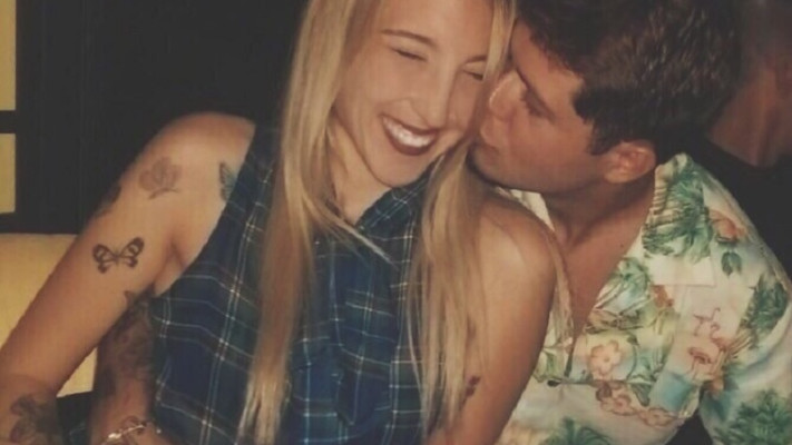 כתב מכתב להורים שלה. שי חי וגרבר