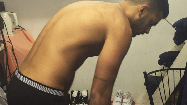 מתלבש. האלוף מאחורי הקלעים