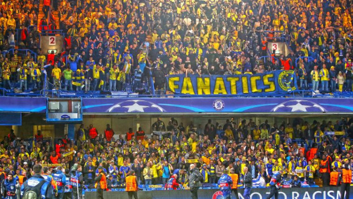 אוהדי מכבי ת&quot;א בסטמפורד ברידג'. צילום: אודי ציטיאט