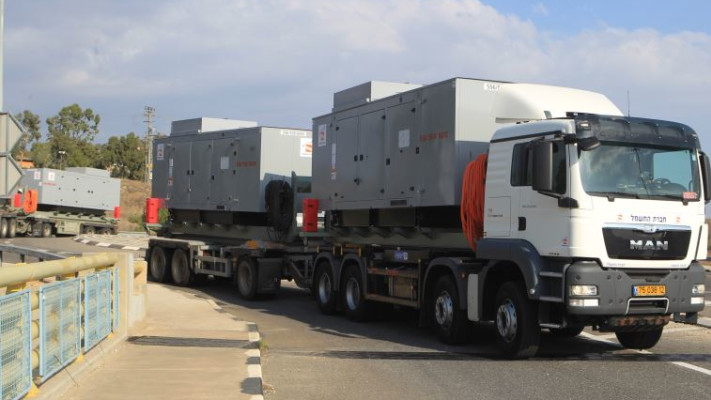 העלאת גנרטורים לקראת הסופה בצפת. צילום: יוסי וייס, חברת החשמל