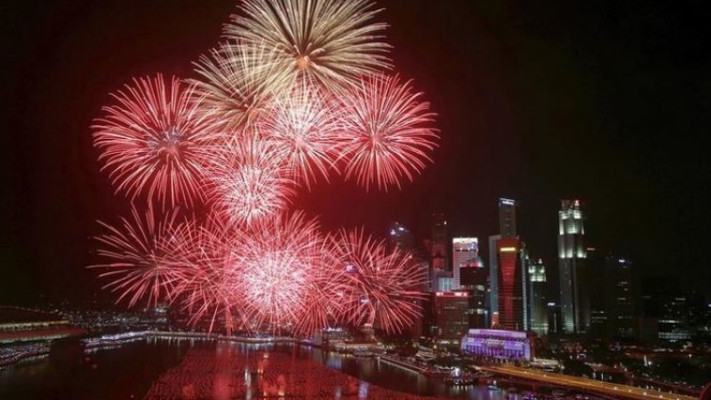 זיקוקים בסינגפור לכבוד השנה החדשה. צילום: רויטרס