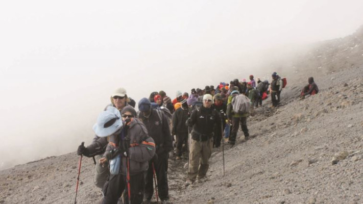 &quot;דווקא בנקודה הזאת הפכנו לשווים&quot;. במסע על הר הקילימנג'רו. צילום: עמותת &quot;אתגרים&quot;