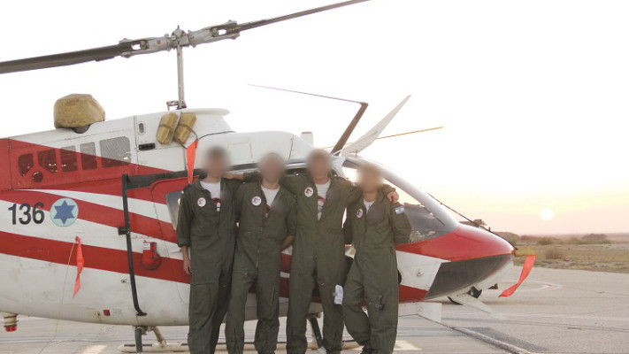 פרחי טיס והמסק. צילום: דובר צה&quot;ל